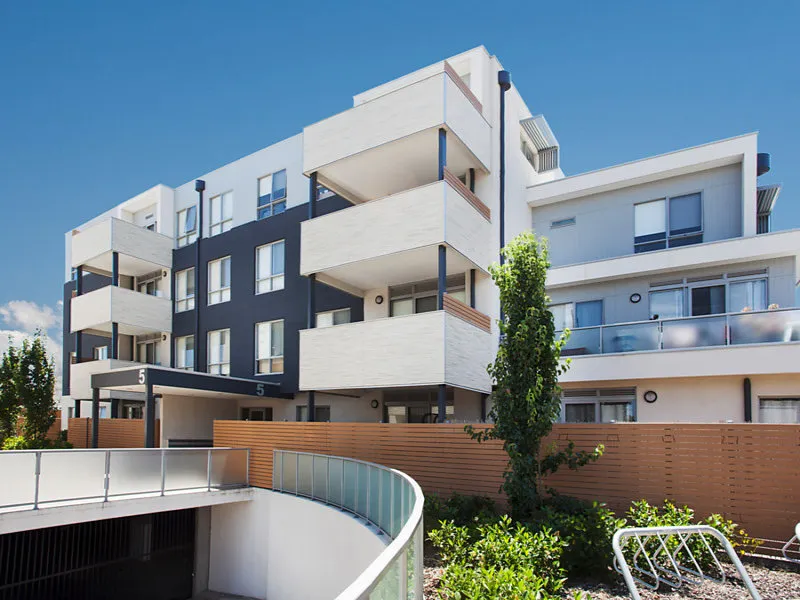 HUGE APARTMENT- TWO BEDROOMS + STUDY APARTMENT!