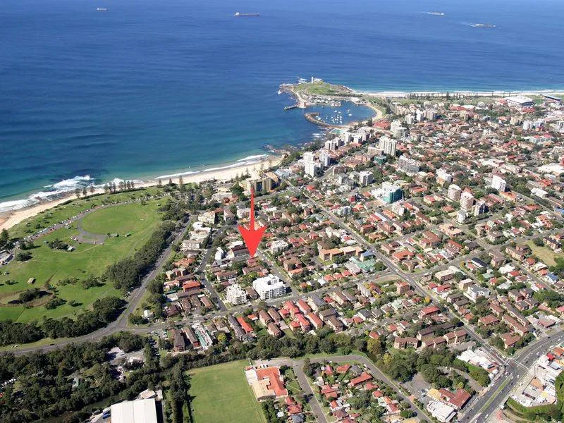 Six Bedrooms, One Block Away From Beach!