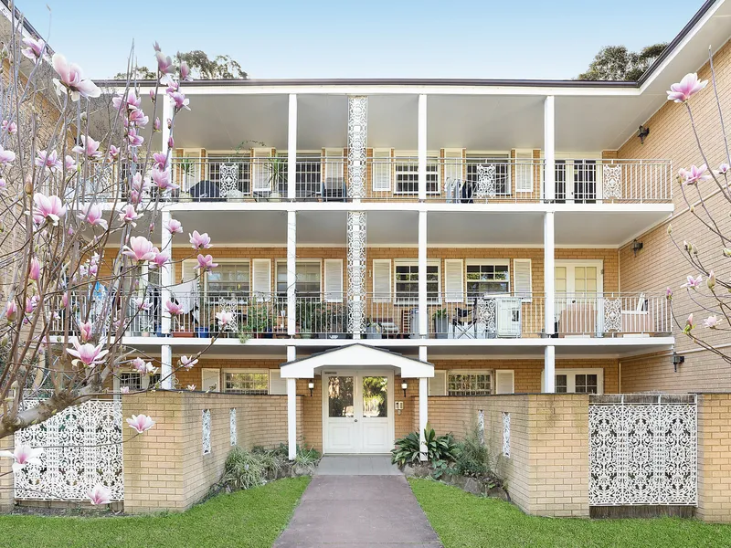 Full brick unit with north rear overlooking Boronia Park
