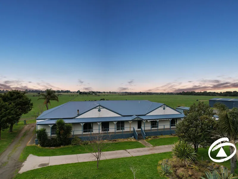 HIGH QUALITY & SPACIOUS FAMILY HOME WITH TRUCK SHEDDING