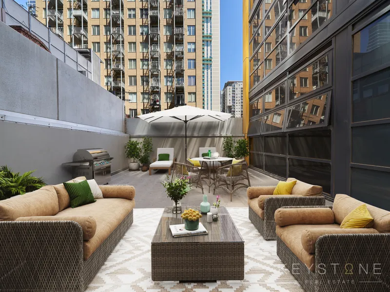 LIFESTYLE APARTMENT WITH A MASSIVE ENTERTAINERS TERRACE!