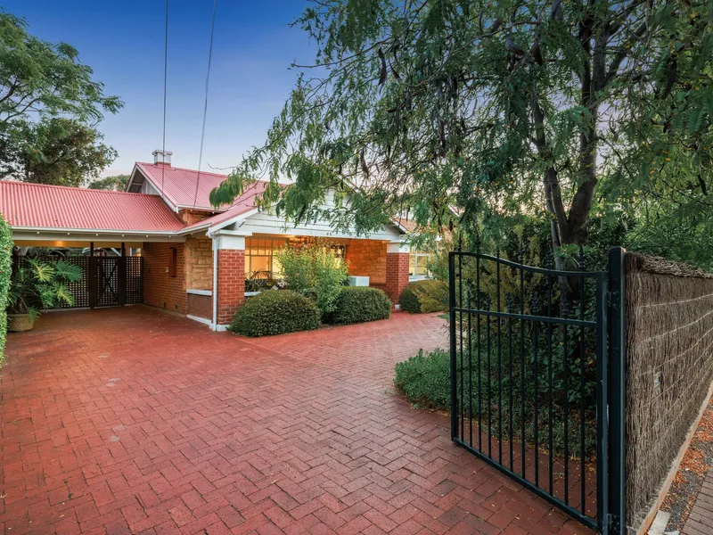 Blue Chip Bungalow - Timeless Beauty & Serene Space