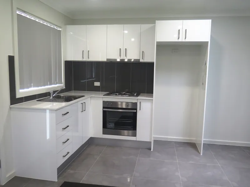 BEAUTIFUL BRAND NEW GRANNY FLAT
