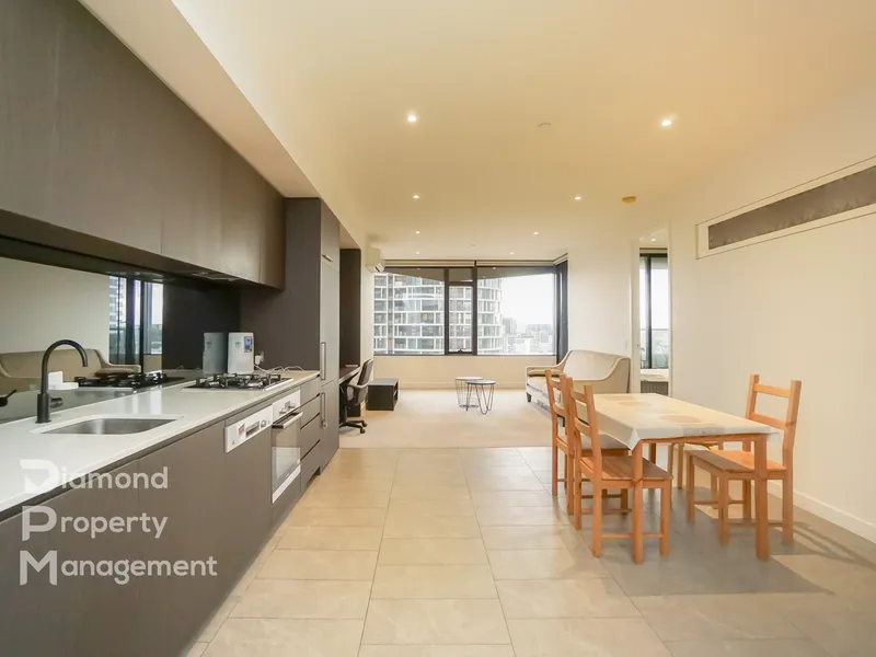 Stunning Spacious Two Bedroom Apartment @ Melbourne CBD