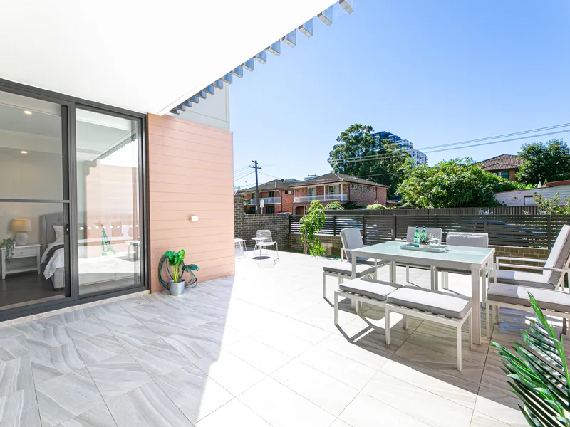 Immaculate 149sqm Courtyard Apartment With Private Entry On Oxford St