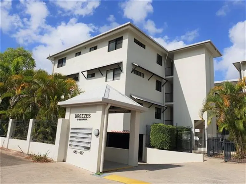 FRESHLY PAINTED TOP FLOOR INNER-CITY APARTMENT