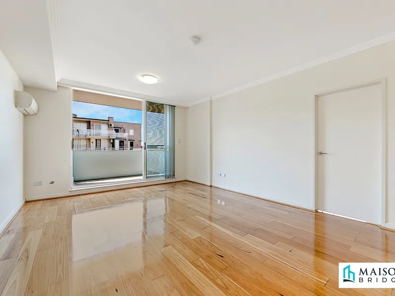 Modern 2 bedroom + Study Apartment with Timber Flooring