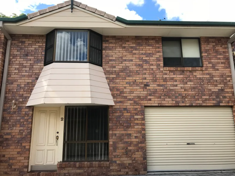 Townhouse with Pool in Complex!! 