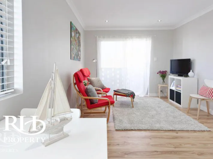 UNFURNISHED 1 BEDROOM APARTMENT