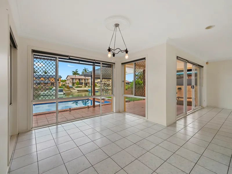 MODERN & STYLISH HOME SURE TO IMPRESS