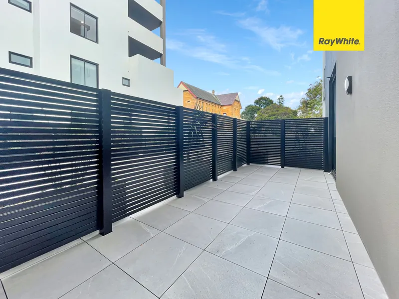 Lavish Brand-New Two Bedroom Courtyard Apartment