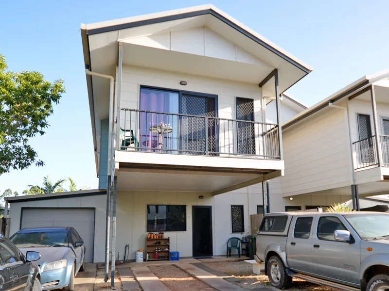 FAIRWAY VILLAGE GOLF LINKS - 3 BEDROOMS WITH A POOL!
