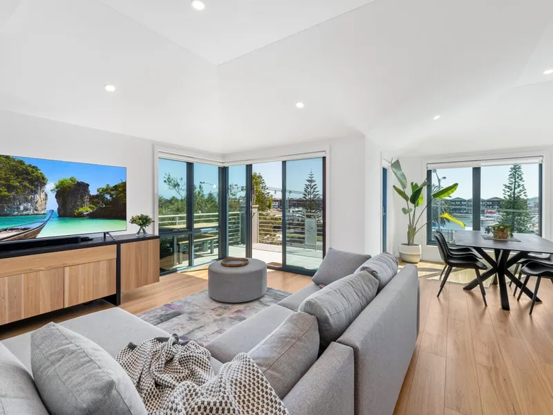 Top Floor, Bay View Apartment with Alluring Style & Enviable Location