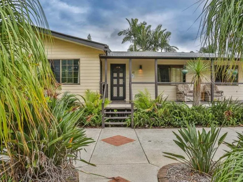 AMAZING LARGE FAMILY HOME