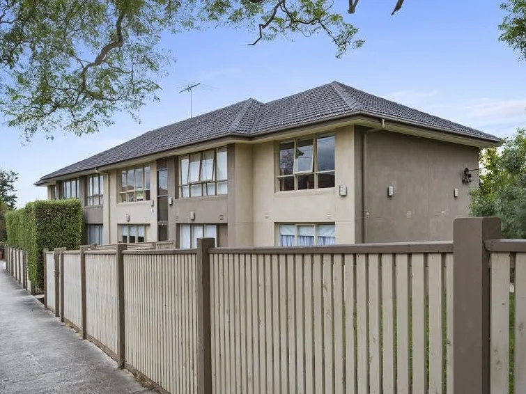 Superbly located, 2 courtyards…