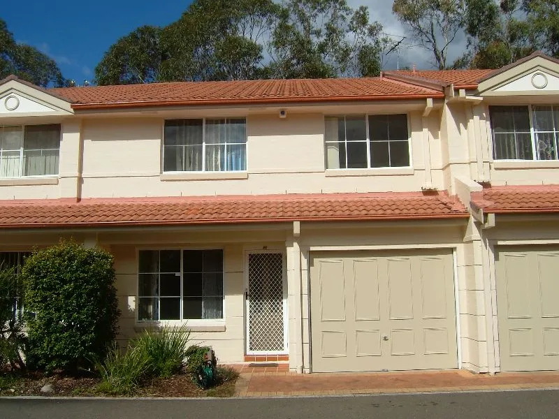 THREE BEDROOM EXECUTIVE TOWNHOUSE AT EDGE OF UNIVERSITY GROUNDS