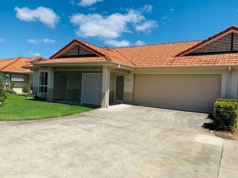 A touch of class with resort style facilities & Double Garage !!!