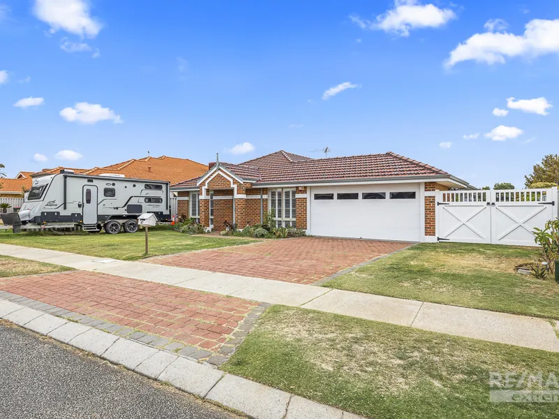 4 x 2 FAMILY HOME IN A GREAT LOCATION!