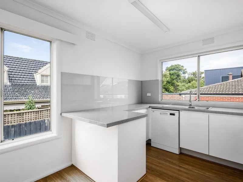 Cosy and Renovated Beauty!- Short Term Lease Available
