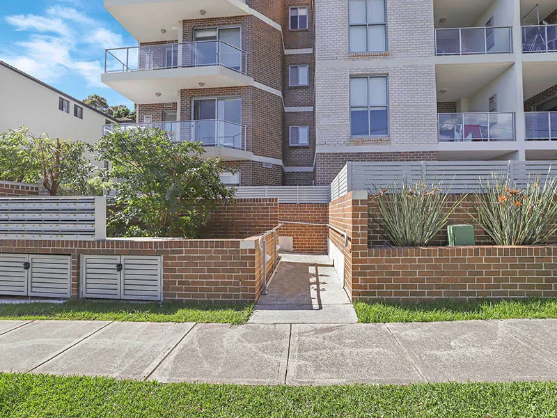SPACIOUS AND MODERN TWO BEDROOM APARTMENT