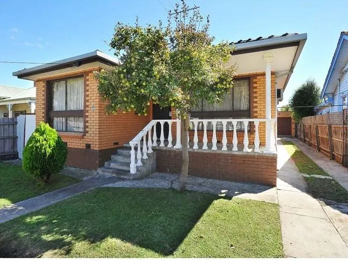 THREE BEDROOM HOUSE CLOSE TO ALL AMENITIES