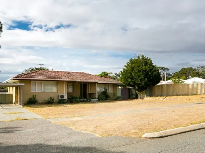 Huge Corner Block  860m2 