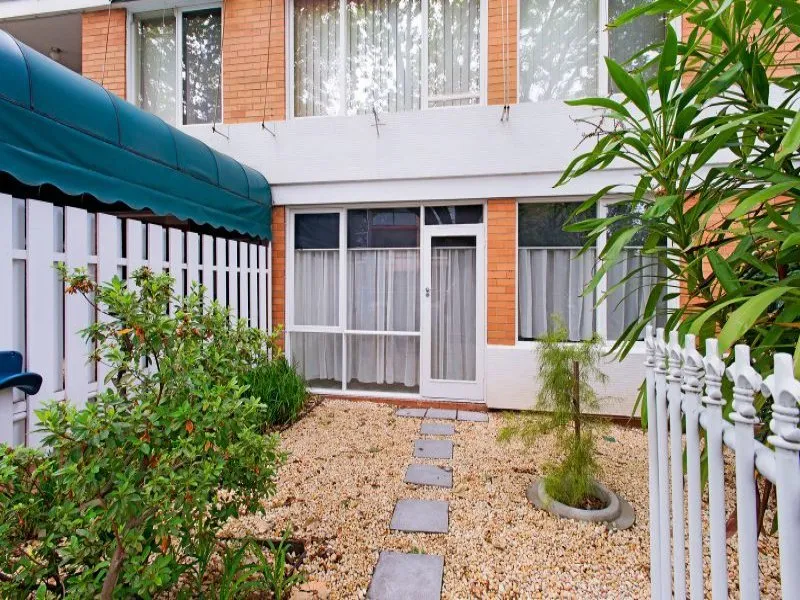 THE GARDEN APARTMENT