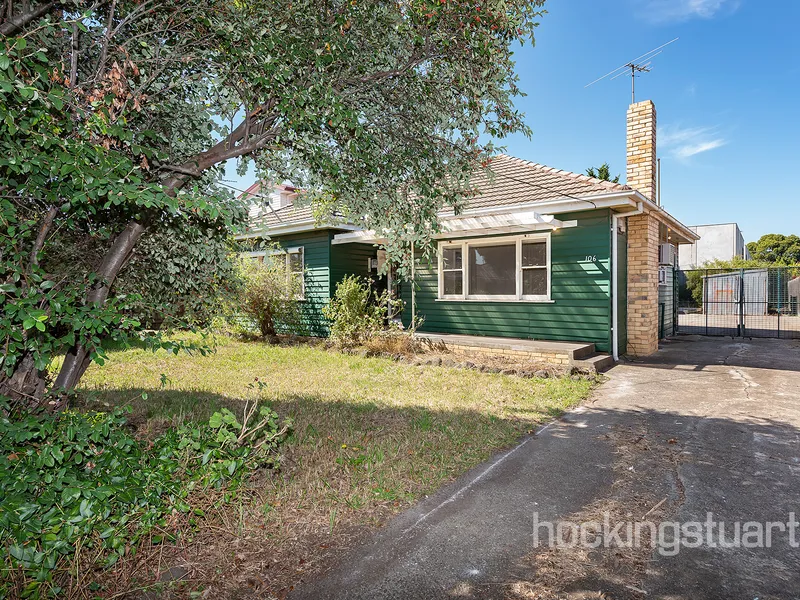 Three Bedroom House with Bungalow 