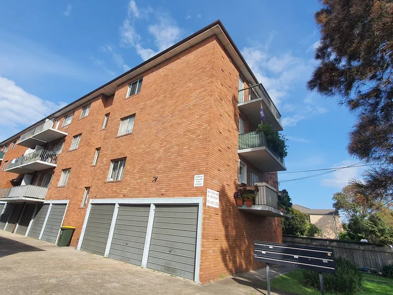 Light Filled Two Bedroom Unit Glimpsed Botany Bay