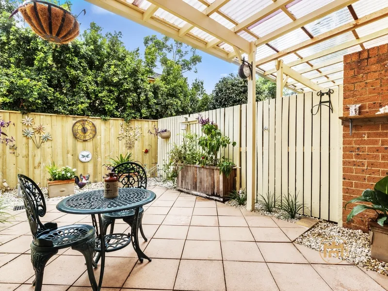 Exclusively Private Townhouse With Indoor/Outdoor Entertaining