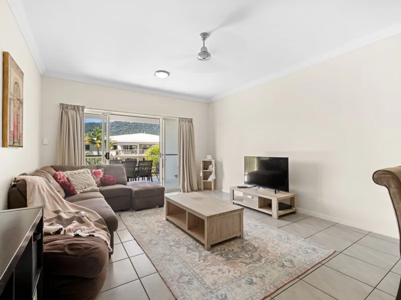 Hot Investment Opportunity! Affordable And Immaculate Top Floor Apartment