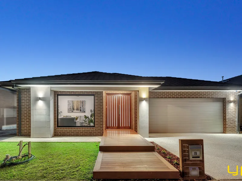 Luxurious Family Living in Prime Locale! 