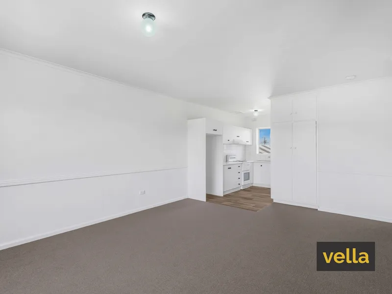 Beautiful Hill Views! GROOVY APARTMENT!