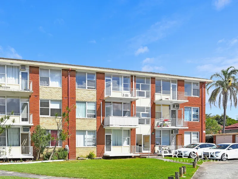 CONVENIENTLY LOCATED UNIT!