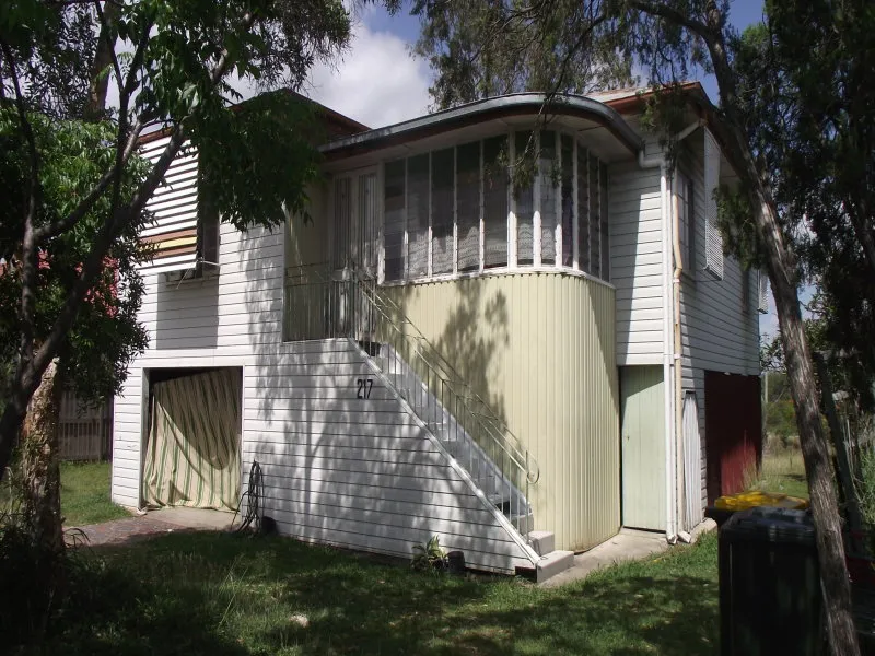 SPACIOUS HIGHSET HOME -  2 BEDROOMS - SLEEPOUT - SUNROOM - GOOD HEIGHT UNDER AND WELL CONCRETED.