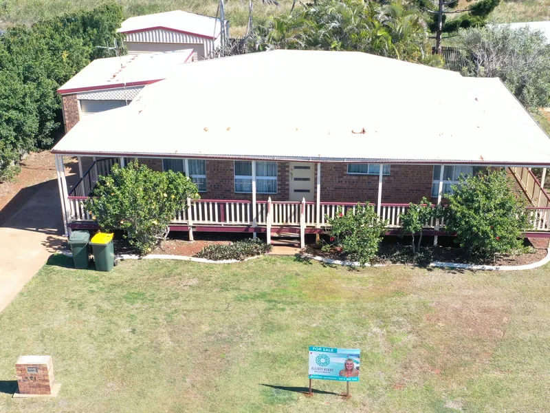 THREE BEDROOM COLONIAL STYLE HOME IN A FABULOUS LOCATION ONLY ONE STREET FROM THE OCEAN