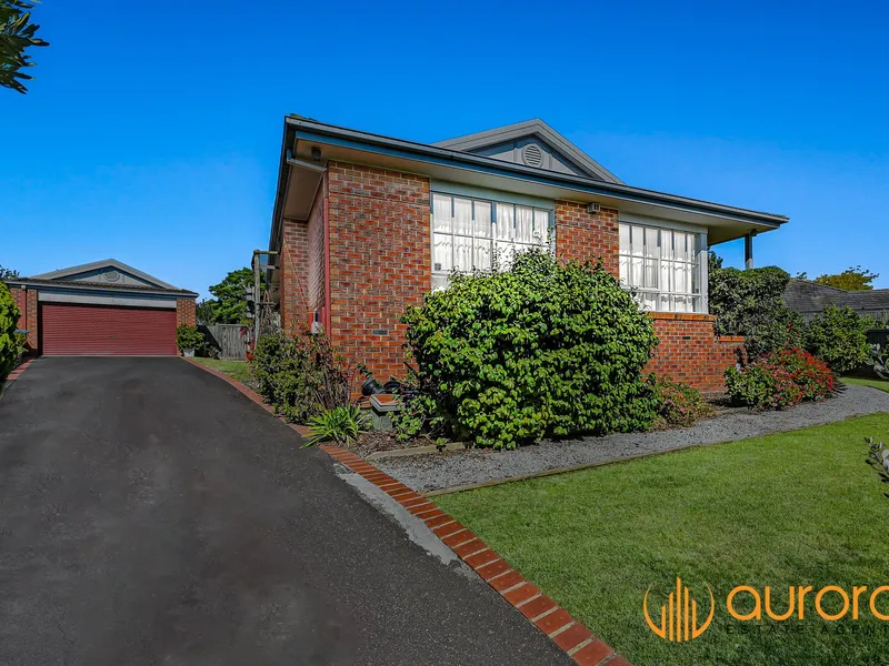 Spacious Family Living on Huge Block of Land!