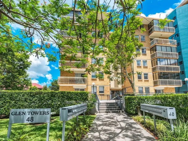 SPACIOUS 2 BEDROOM UNIT WITH STUNNING RIVER AND CITY VIEWS