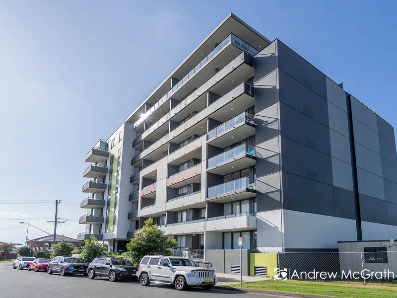 GROUND FLOOR CONVENIENCE IN THE HEART OF IT ALL