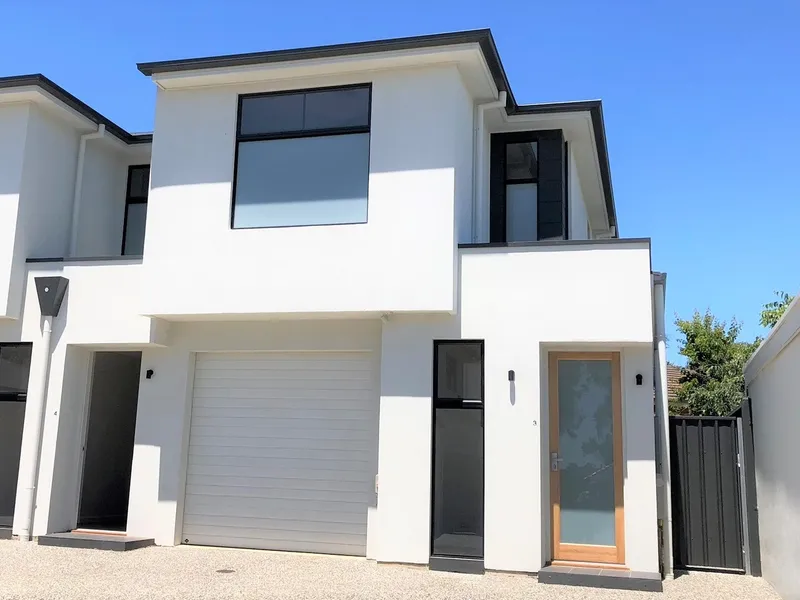 Low maintenance townhouse - close to everything you need!