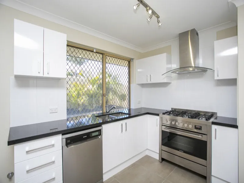 SMART, TRENDY, RECENTLY REFURBISHED! Top alfresco area.