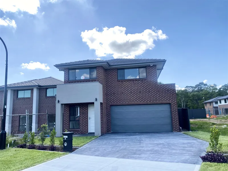 Brand New 4 Bedroom House Double Garage for lease