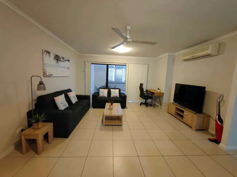Modern Unfurnished Apartment in Prime Location, Walk to Cairns Hospital, Close To Everything