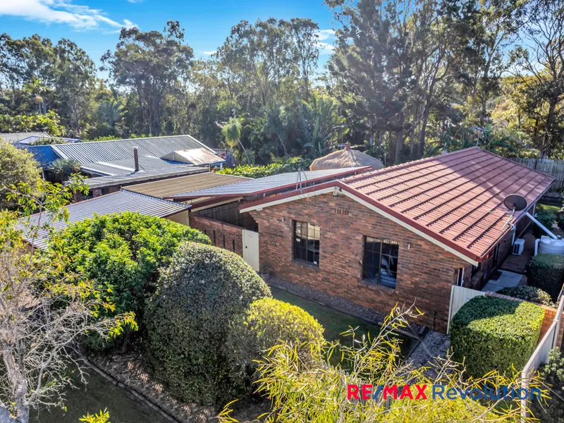 IMMACULATE LOW SET BRICK HOME