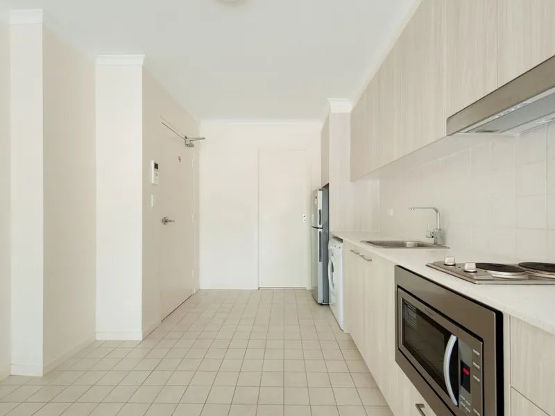 Moments Away From The Hub And Train Station Of Sydneyham