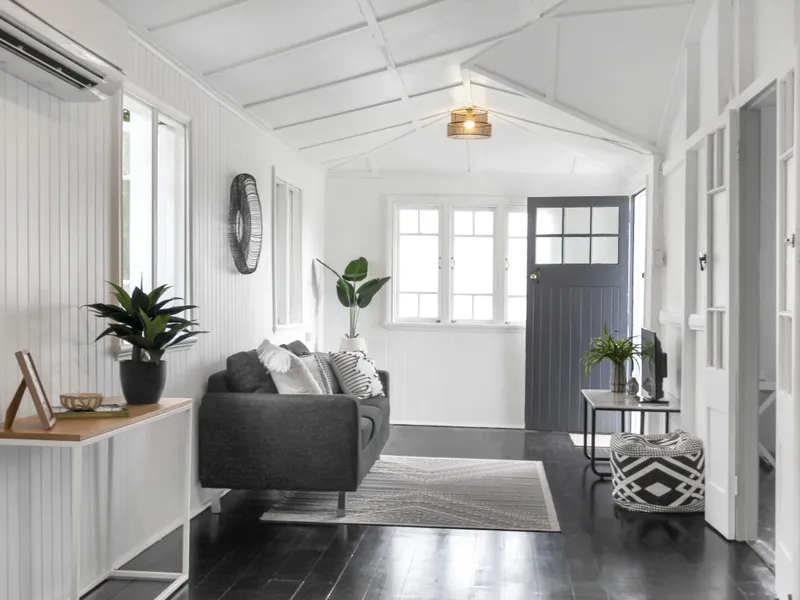 Stunning Updated Queenslander - Cairns CBD Proximity!