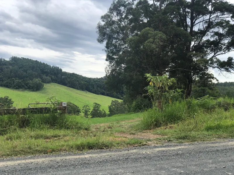A BEAUTIFUL AND SECLUDED SMALL ACREAGE
