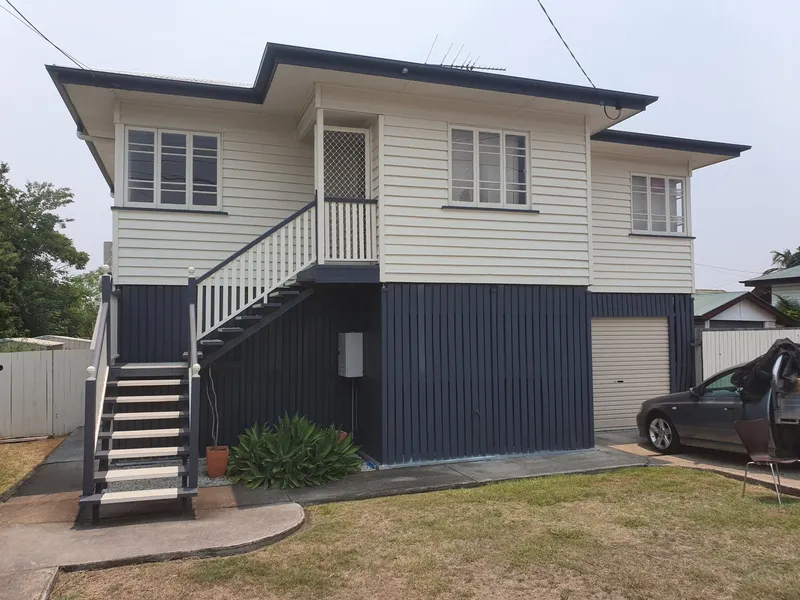 DUAL LIVING - CLOSE TO SCHOOLS & LOCAL SHOPPING CENTRE