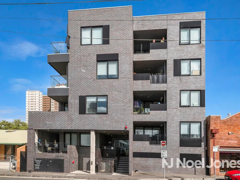 Vibrant City-Fringe Living