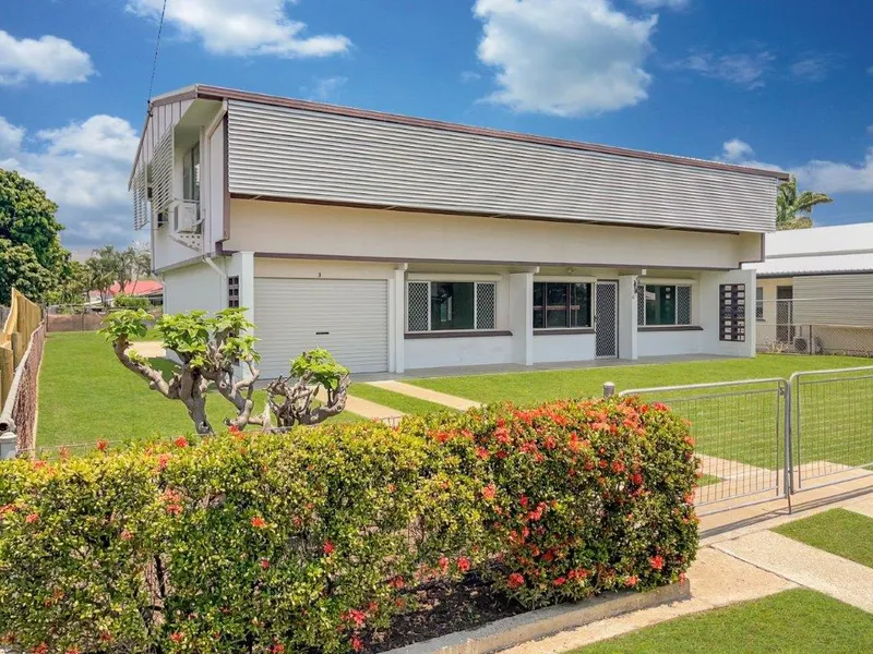 A Rare Find - 2 Storey Height - 1012m - Huge Shed